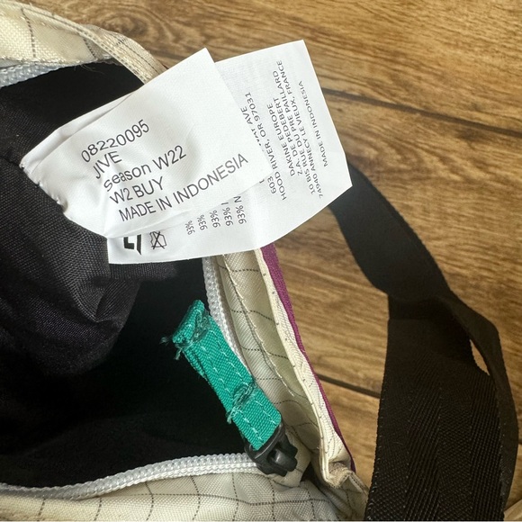 DaKine Jive Crossbody Shoulder Purse Bag Pattern Adjustable Strap Checker - Picture 6 of 10